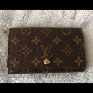 ⛔️SOLD⛔️Authentic Louis Vuitton Bi-folded Wallet